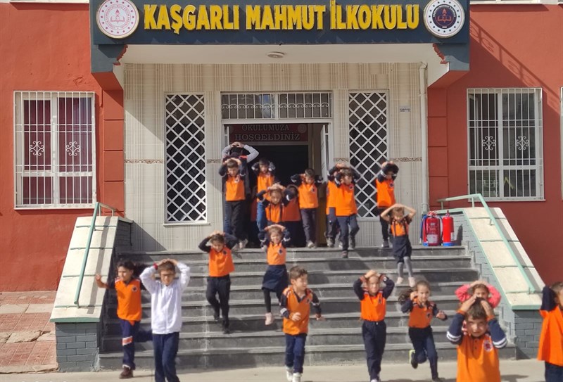 20.10.2022 tarihinde Kaşgarlı Mahmut İlkokulu’nda ‘Afet Farkındalık Eğitimi’ verilerek Deprem ve Yangın Tahliye Tatbikatı’ gerçekleştirilmiştir.