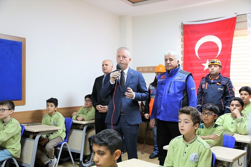 AFAD Başkanlığı ile Diyanet İşleri Başkanlığı’nın  ‘Deprem Anı Çök Kapan Tutun Tahliye Tatbikatı’ Gerçekleştirildi
