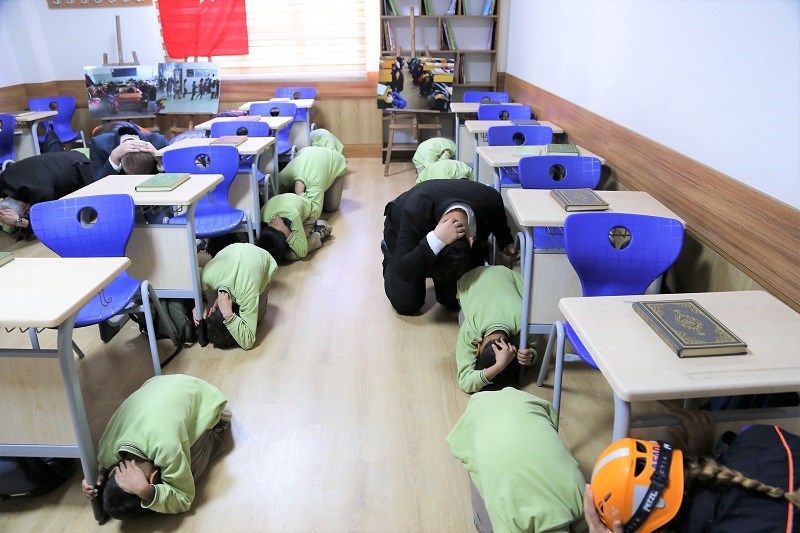 AFAD Başkanlığı ile Diyanet İşleri Başkanlığı’nın  ‘Deprem Anı Çök Kapan Tutun Tahliye Tatbikatı’ Gerçekleştirildi