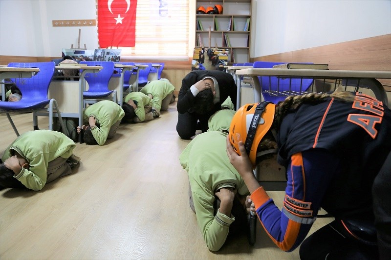 AFAD Başkanlığı ile Diyanet İşleri Başkanlığı’nın  ‘Deprem Anı Çök Kapan Tutun Tahliye Tatbikatı’ Gerçekleştirildi